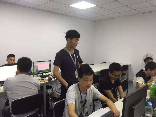 西安中心JAVA讲师专访 | 授人技术,手有留香