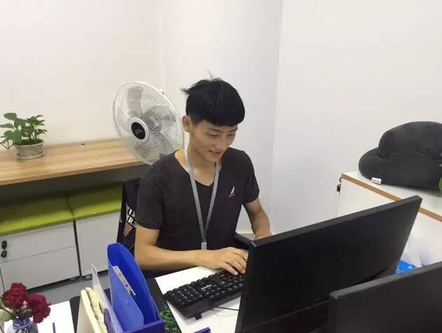 西安中心JAVA讲师专访 | 授人技术,手有留香