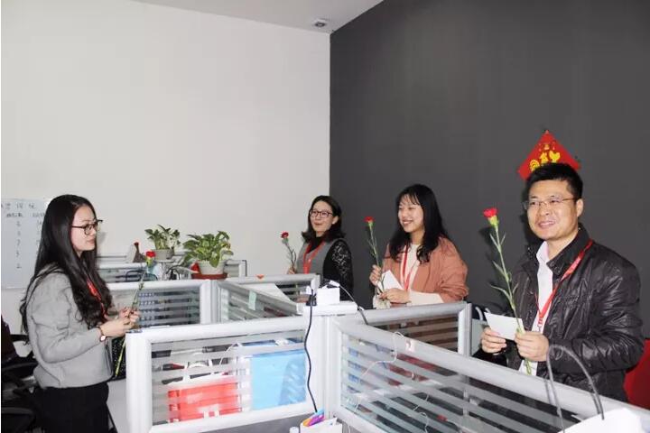 除了吃鸡,感恩节还有这样的打开方式?!