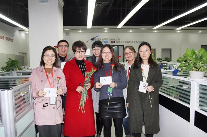 除了吃鸡,感恩节还有这样的打开方式?!