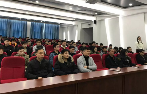 1545445863443287.jpg 配图5 泛IT学院学员参加毕业典礼.jpg