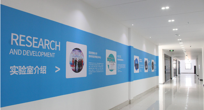 1545792209115515.jpg 配图5 郑州科技学院泛IT学院实验室.jpg