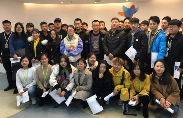 1546048795593745.jpg 配图5 云和数据西安中心开班合影.jpg