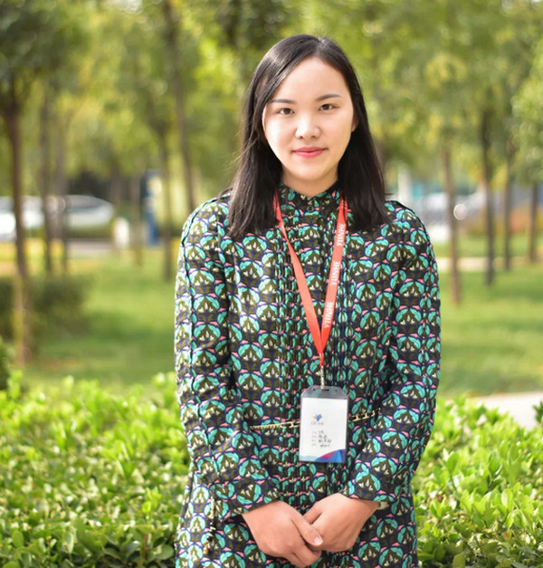 1546131602632289.jpg 配图2 陈老师生活照.jpg