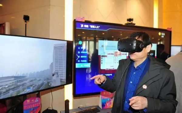 1552009110432392.jpg 配图3 2019年全国两会VR唱主角.jpg