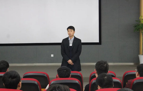 1555124730854985.jpg 配图3 云和数据JAVA培训班毕业典礼.jpg