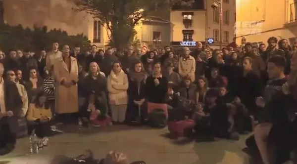 1555468742281564.jpg 配图2 VR纪录片让巴黎圣母院活起来.jpg