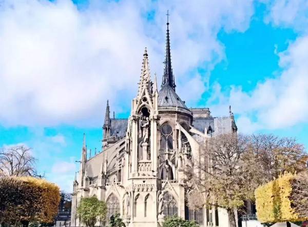 1555468891198275.jpg 配图4 VR纪录片让巴黎圣母院活起来.jpg