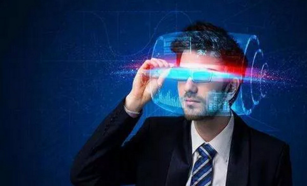 1562223306719962.jpg 配图5 虚拟遇见现实.jpg