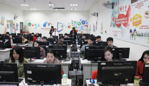 1565076669745820.jpg 配图5 郑州云和数据IT培训课堂.jpg