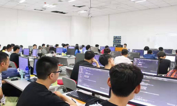 1566376047184714.jpg 配图5 云和数据郑州中心环境好吗.jpg