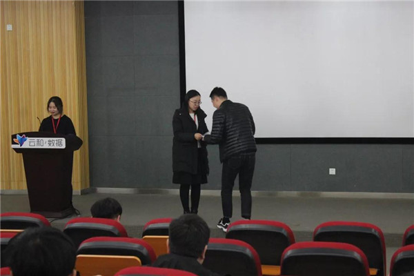 颁发毕业证书2 颁发毕业证书2